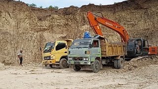 EXCAVATOR HITACHI MUAT TANAH ke TRUK YANG TUA BANGKA #video