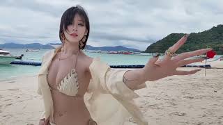 美女 ,沙滩泳装 Pretty girl, beach swimsuit