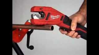 Milwaukee M12 C12PC rezak trubek