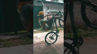 අම්මෝ ඒක කකුල දාපු දිහා🔥#subscribe කරන්න කට්ටිය ම ❤️#stunt #mtbstunt #mtbcyclestunt