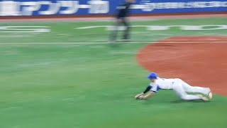 牧秀悟、村上宗隆の強烈な打球をファインプレー！