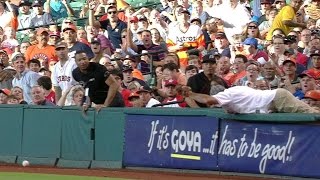 LAA@HOU: Astros fan's 1st-inning error changed to hit