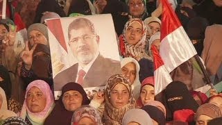 الاعتصامات متواصلة في مصر في ظل تصلب المواقف، وحراك دبلوماسي دولي لاحتواء الموقف