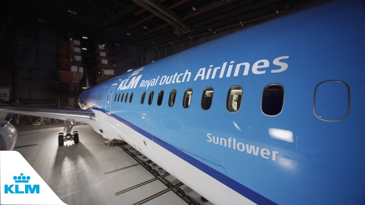 Unboxing The New KLM Boeing 787 Dreamliner - YouTube