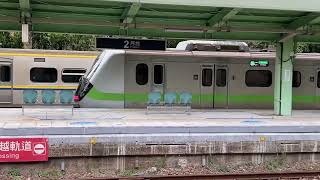 1208次區間車竹北站開車交會1181次區間車