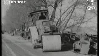 USA: America trys to improve road safety by barriers and crushing old cars (1935)