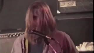 Kurt Cobain teaches how to play Molly’s lips