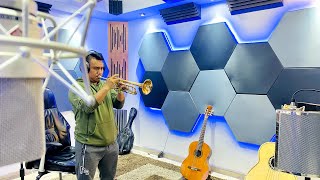 Grabando Trompetas de Mariachi en el Estudio de Grabación