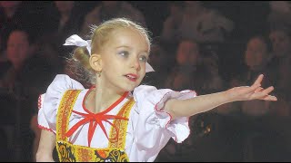 Russian dance. Arina Parsegova and Sofia Sarnovskaya