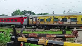 12652 Tamil Nadu Sampark Kranti Express Hazrat Nizamuddin - Madurai Junction at Gudur Railway gate