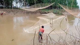 BAST NET FISHING IN VILLAGES-CAST NET FISHING-কলসি নদীতে জাল দিয়ে মাছ ধরার ভিডিও