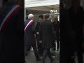 emmanuel macron dépose une gerbe en l’honneur de clarissa jean philippe.