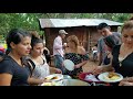 repartiendo la deliciosa comida pollo asado parte 8