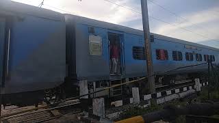 22643 WAP-4 Lalaguda Skzr-Sc Intercity express leaving PDPL JUNCTION.