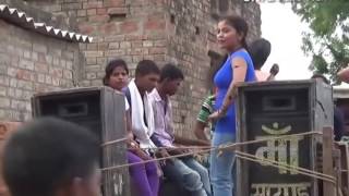 बंगाली लड़की भोजपुरी गीत@ रतिया मे खाड़ा करे @ बेलनवा ये सखी 2017 song