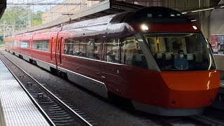 小田急ロマンスカー『GSE（70000形70052編成）』が通過するシーン