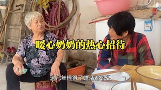 河南小姑娘农村蹭饭，奶奶们的言语温暖人心