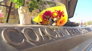 Memorial continues to grow at UNLV's Jerry Tarkanian statue