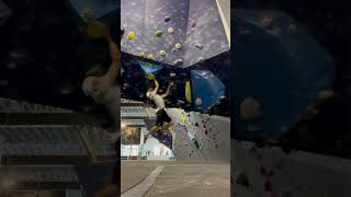 Huge Overhang Dyno #bouldering #rockclimbing