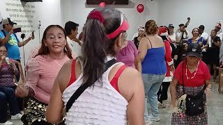 Las hermosas chicas de la plaza moviendo el cuchumbo pipiripao la floriadito y la mini coco