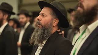 300 Shluchim Sing Chabad Niggun in Unison