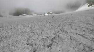 雪渓での落石