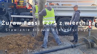 Żuraw Fassi F275 z wiertnicą – stawianie słupów energetycznych