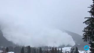 Spectacular avalanche at Les Diablerets, Switzerland