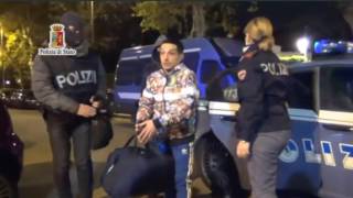 Rapine, furti e ricettazione di auto blitz all'alba, 25 persone arrestate