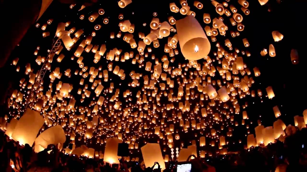 Floating Lanterns Festival - Yi Peng / Loy Krathong - Chiang Mai ...