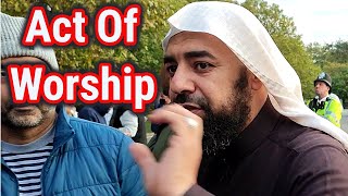 Confusion Of Worshipping One God! Sheikh Mohammed Vs Hindu Visitor | Speakers Corner