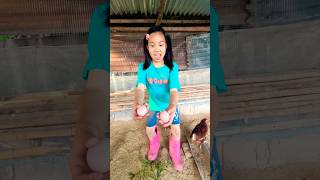 แม่ไก่ฟักไข่แล้วจ้า‼️😱🤣 #shorts #funny #youtubeshorts #cute | พี่เหนือ น้องนารา