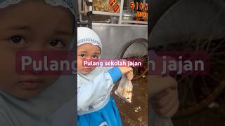 Raisya pulang sekolah jajan siomay #trending #jajanan #shortvideo #lucu