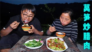 湘西大山到了吃莴笋的季节，冬宝去菜园拔四颗，和腊肉小炒，美味【湘西冬宝】