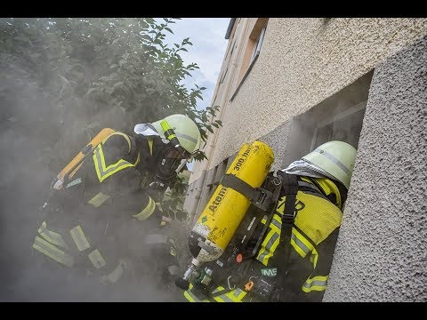 [BRAND IN MEHRFAMILIENHAUS] Einsatzübung Kellerband FF Thalheim/Erzgeb ...