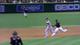 LAD@ARI: D-backs get Seager on a baserunning error