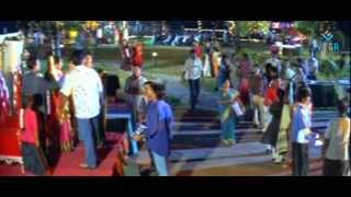 Manasantha Nuvve Movie - Reema Sen searching for Uday Kiran - Tanu Roy, Sunil