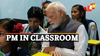 PM Modi With Children At Mission School of Excellence In Adalaj, Gandhinagar | OTV News