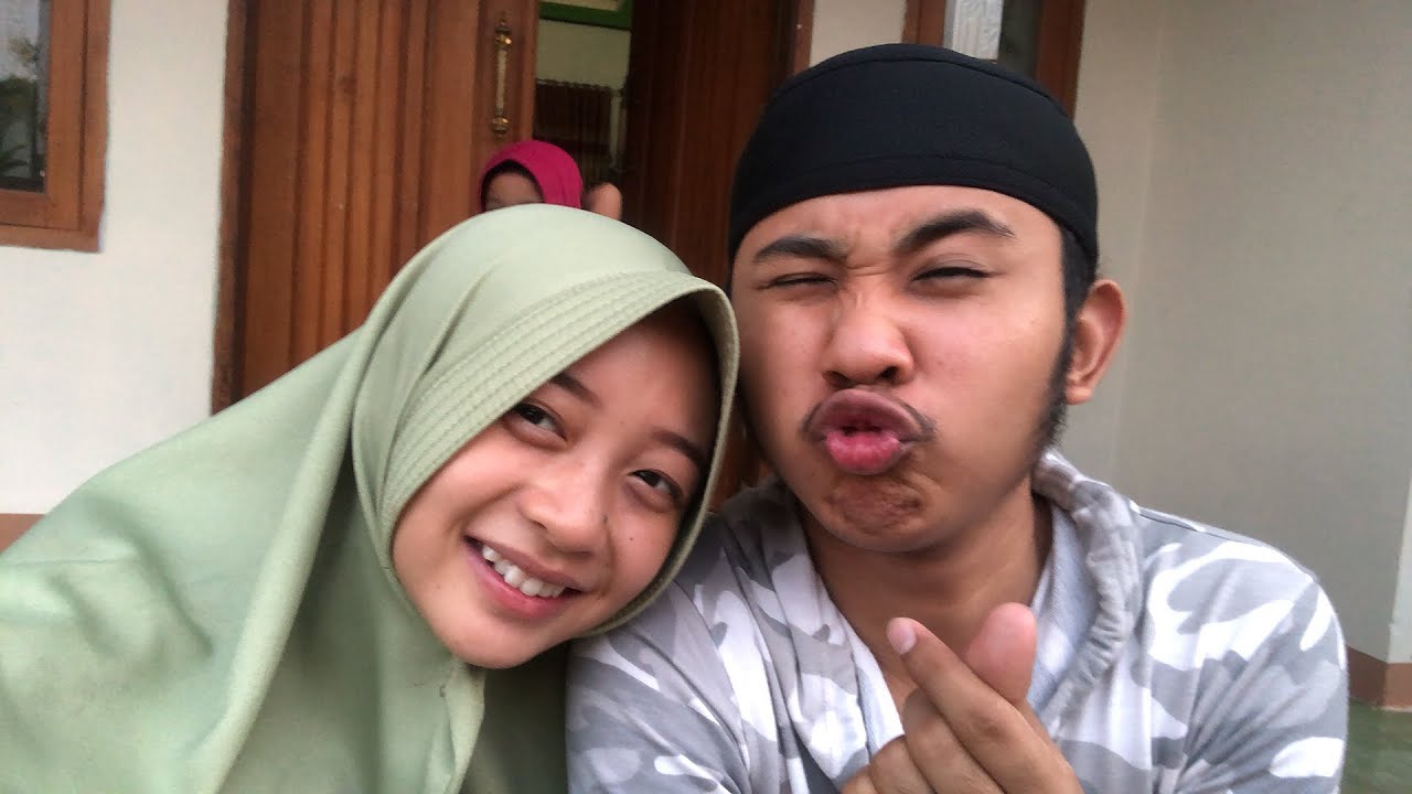 Nongkrong Depan Rumah Bareng ISTRI 🥰💙 || #vlogRE - YouTube