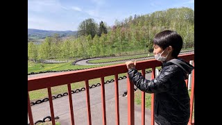 三笠山自然公園こどもの国の「ハイスクリュータワー」で遊んだよ♪ ラッキーの二人で独占タイム☺ 和寒町字三笠🌲 10歳のトレーシーと8歳のスティーブ ★Play with an intellectua