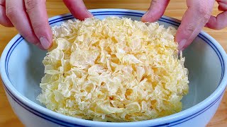 It is wrong to wash the white fungus directly with water.It's like eating worm eggs.teach you  trick