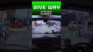 Give Way-譲る気持ちで事故防止-【ドラレコ映像】