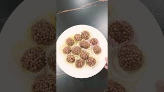 Choc puffed soy protein balls with peanut butter! #protein #proteinballs