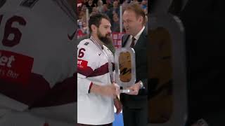 Předání bronzové trofeje pro Lotyšsko 🥉 | MS v hokeji 2023