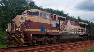 Pequeno trem de cobre e os gigantes de minério da Carajás