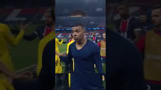 Mbappe meets Pedri for the first time.. ✊🏼😍