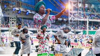 Watch Yinka Alaseyori Powerful Praise Session LIGHT UP LAGOS CRUSADE With Pastor E.A Adeboye