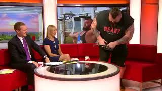 WSM Eddie Hall Bends Frying Pan With Bare Hands