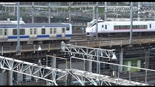 上野駅に到着する常磐線E531系と出発する上野東京ライン常磐線特急ひたちE657系がすれ違い