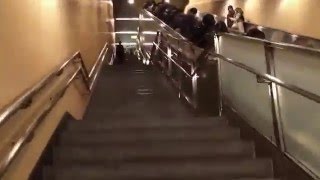 The deepest subway station in Japan (Time Lapse)